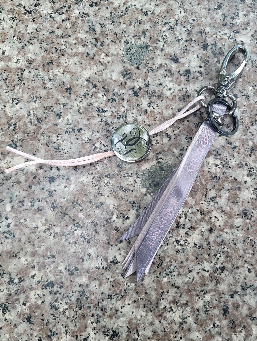 Guerlain keychain ring - Picture 2 of 5